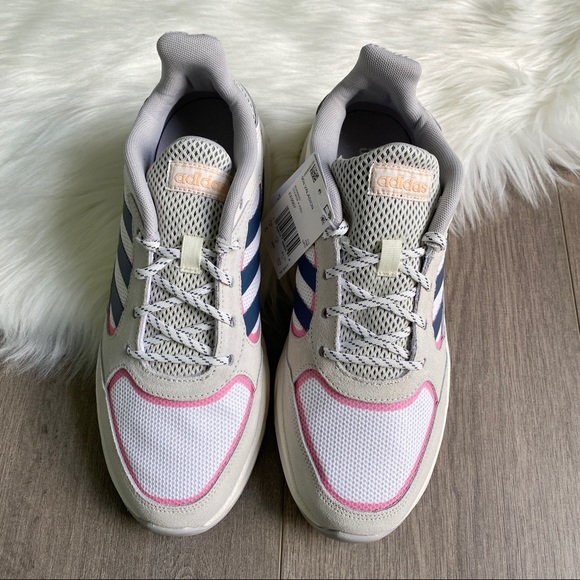 NWT Adidas 90s Valasion Women’s Shoes - Picture 5 of 9